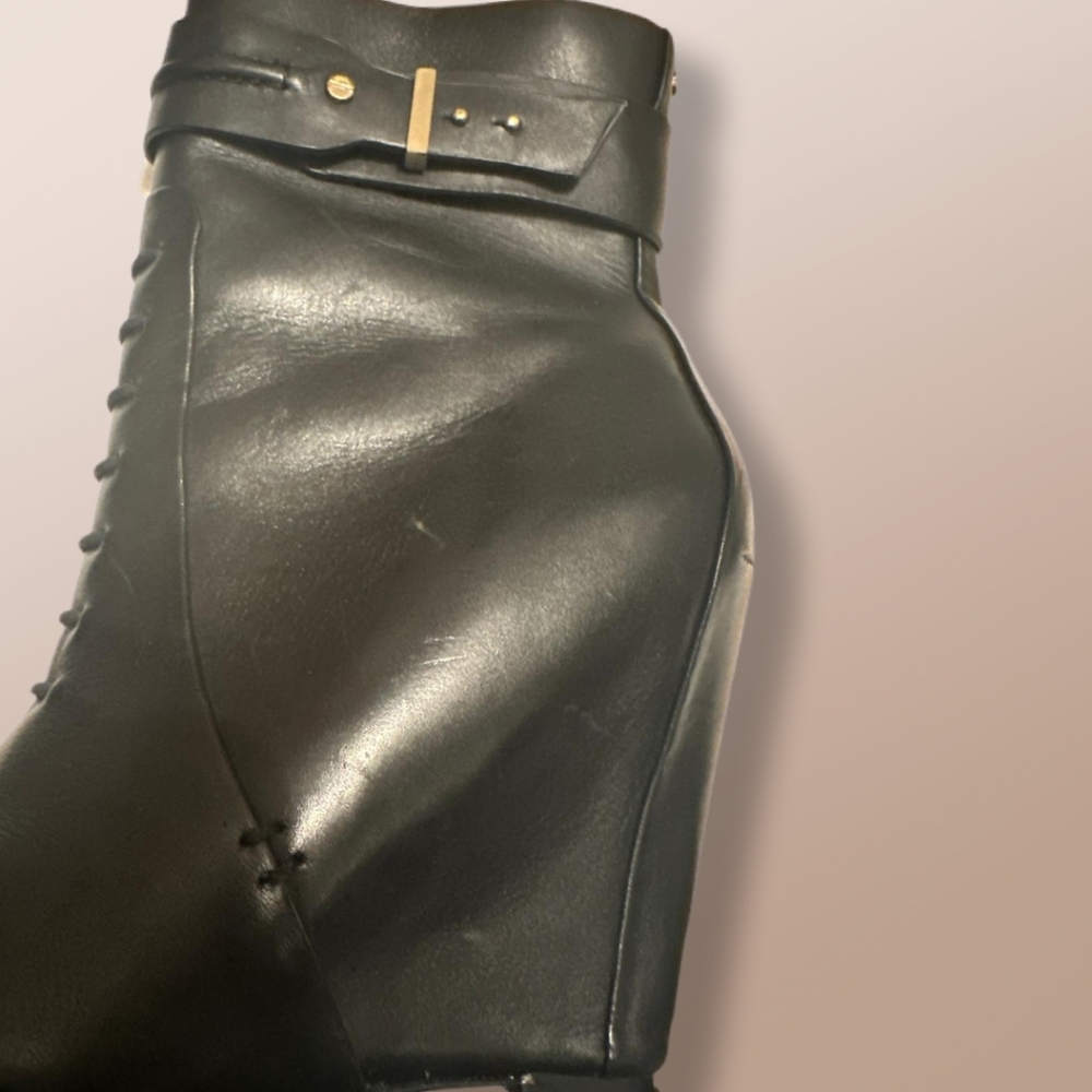 RACHEL Rachel Roy Black Leather Wedge Heel Boot Gold Accents Buckles Size 7 - Picture 14 of 14